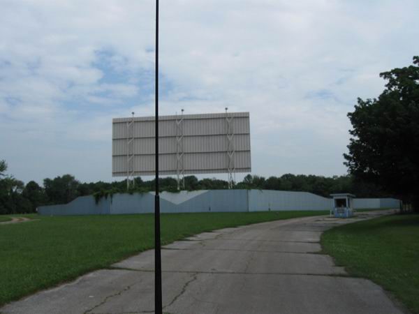 5 Mile Drive-In Theatre - Summer 2013 (newer photo)